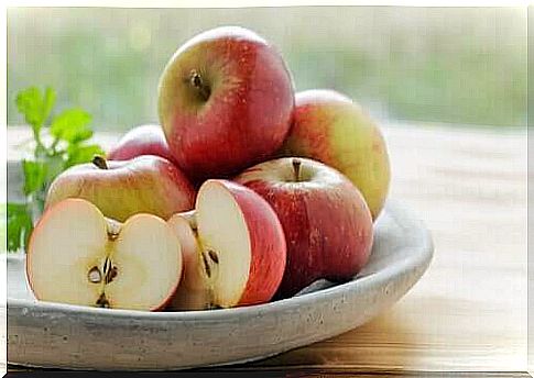 Soothe heartburn naturally with apple