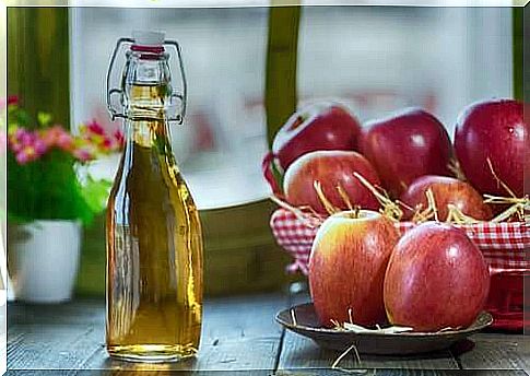 Apple vinegar to calm heartburn 