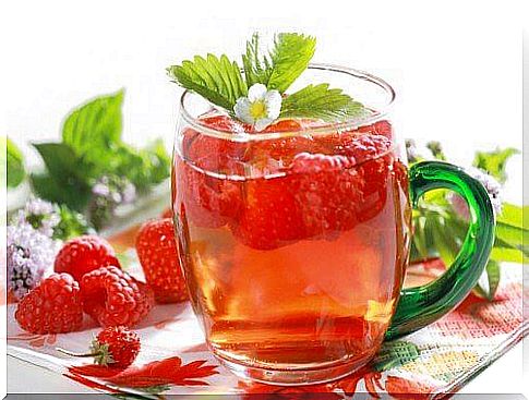 Prepare a fruit infusion: raspberry infusion