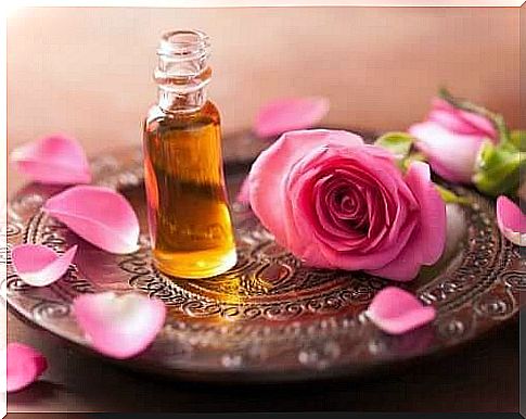 Rose oil to protect hair from the sun and give it shine