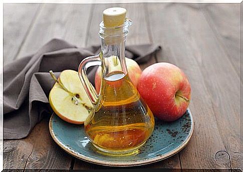 Apple cider vinegar is one of the home remedies to treat gingivitis