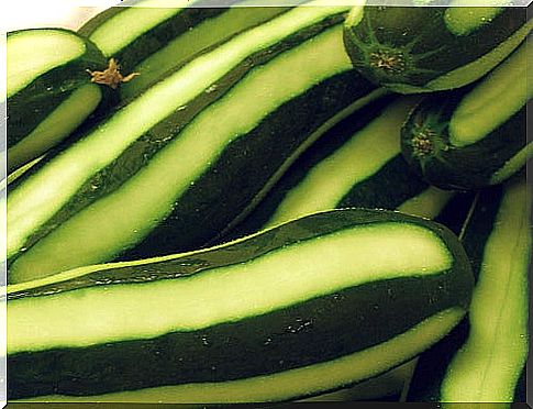 Cucumber to relieve irritated eyes