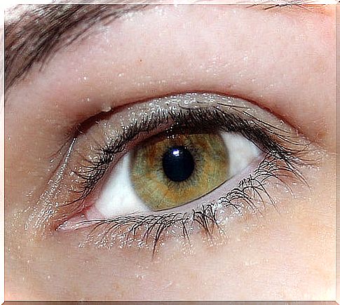 soothe irritated eyes with natural products