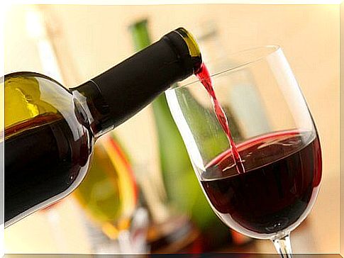 Red wine-against-swelling-at-the-ends