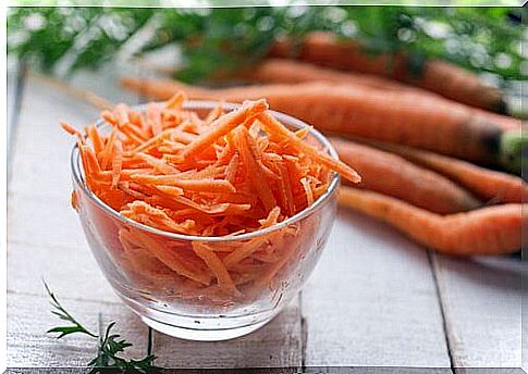 Yoghurt-and-carrot-for-skin blemishes