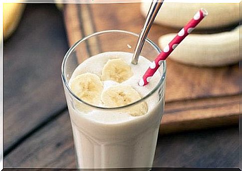 Banana Vitamin and Coconut Milk Helps Relieve Dry Throat