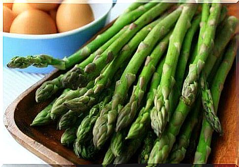 Ingredients for green asparagus gazpacho recipe