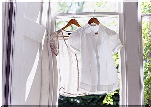 Extending clothes indoors is one of the habits that cause illness.