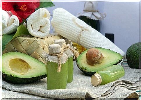 Avocado moisturizing mask for hair care before bed