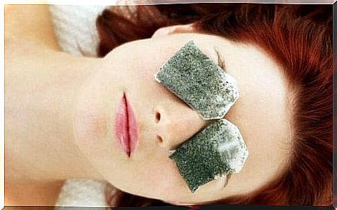 Apply tea bags or infusion to reduce dark circles