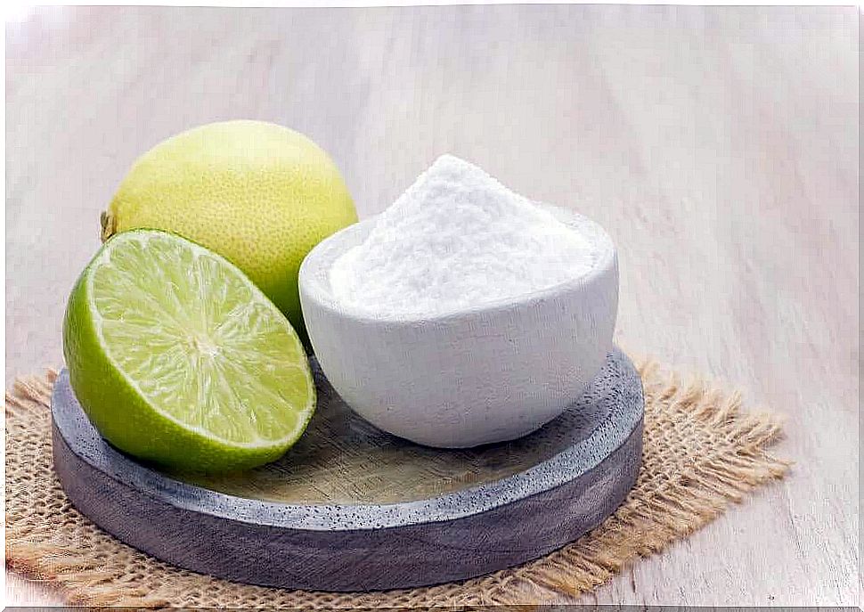 Lemon and salt: whiten your clothes