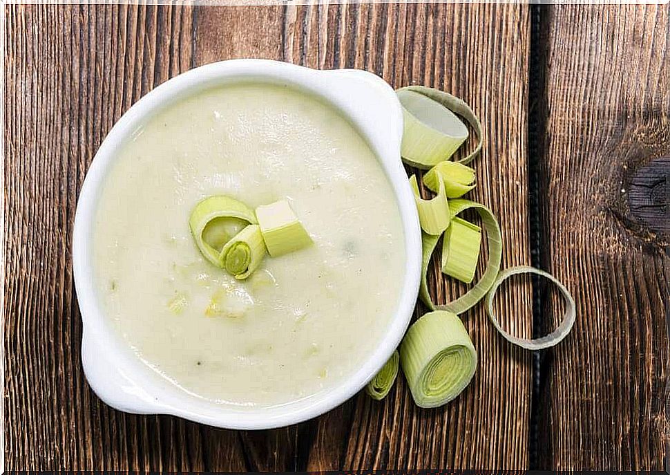 Leek cream with asparagus