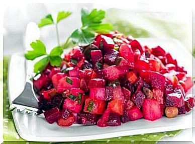 Light dinners that take care of your weight: Red salad