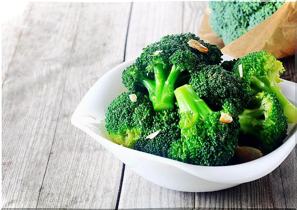 cooked broccoli