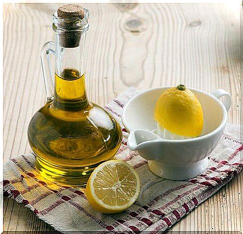 Olive oil and lemon to straighten hair