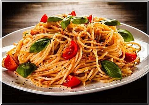 Spaghetti with vegetable sauce