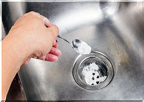 baking soda in white clothes