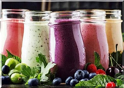 What are the benefits of fruit smoothies and yogurt?